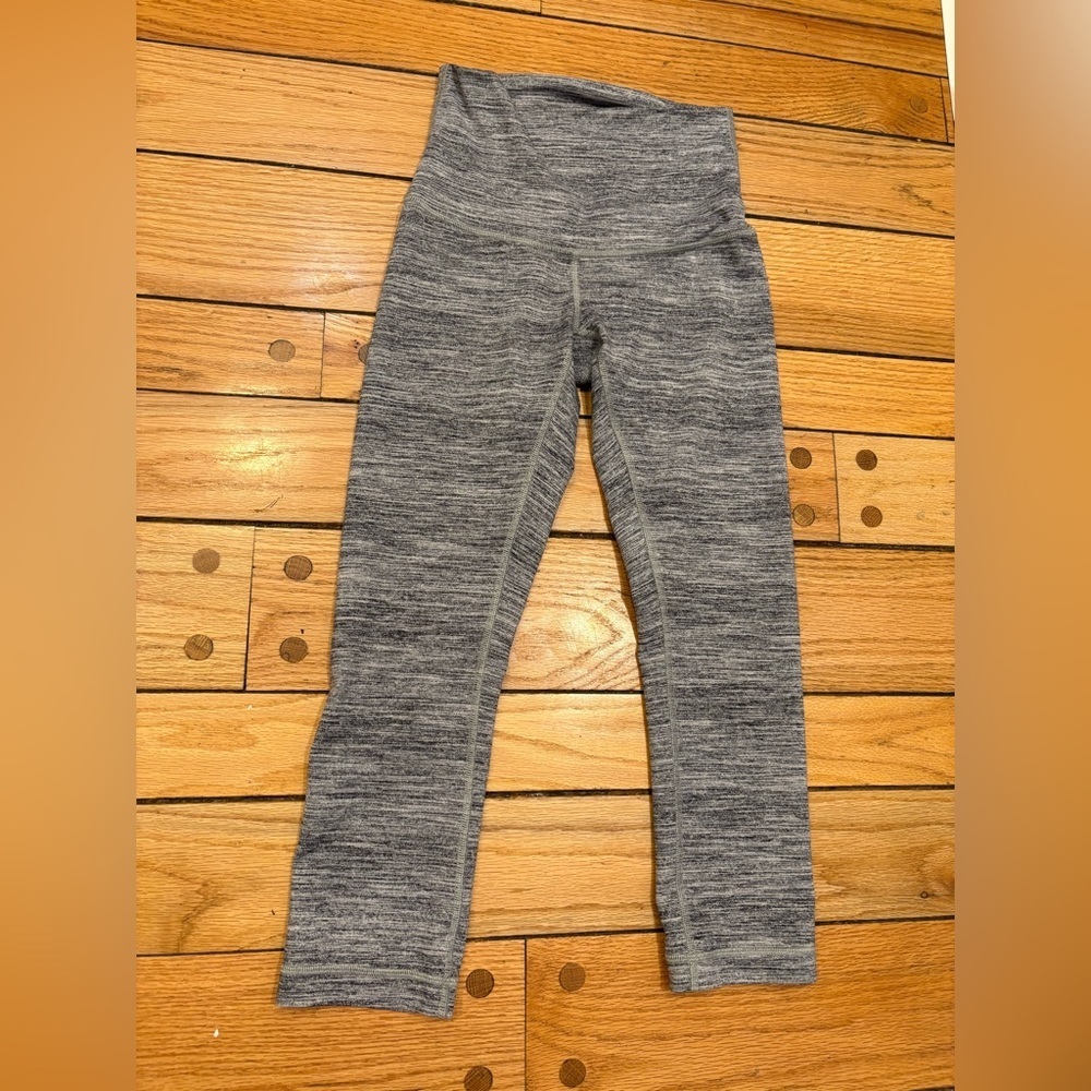 Lululemon Athetica Heather Gray Active Cropped leggings size 4